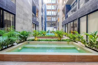 Image de Luxury 1br, 1 Block from 5th Ave. with Parking