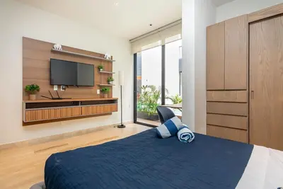 Image de Luxury 1br, 1 Block from 5th Ave. with Parking