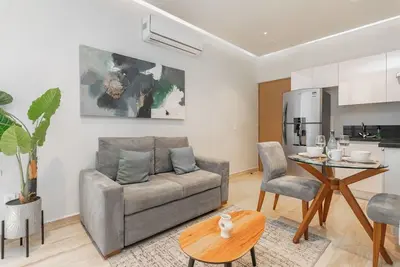 Image de Luxury 1br BalconyandParking, 1 Block from 5th Ave