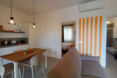 Image de Joli appartement dans une maison de vacances avec Wifi, bain à remous, climatisation, Tv, véranda