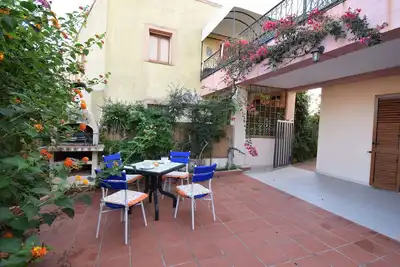 Image de Confortable appartement pour 4 personnes avec climatisation, Tv, patio et parking