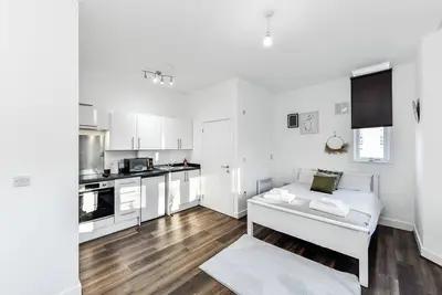 Image de Church Street Flat 1: Minimalist Studio in Basford