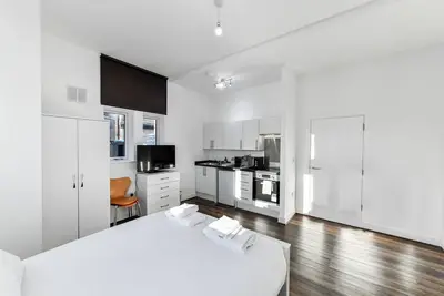 Image de Church Street Flat 2: Minimalist Studio in Basford