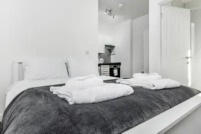 Image de Church Street Flat 7: Minimalist Studio in Basford