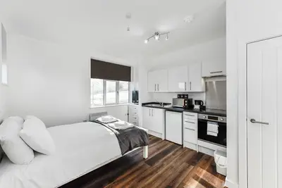 Image de Church Street Flat 8: Minimalist Studio in Basford