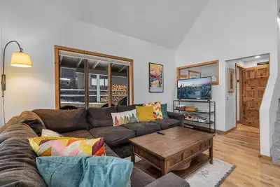 Sunriver Circle 4 | Hot Tub 6 Beds 8 Sharc Passes