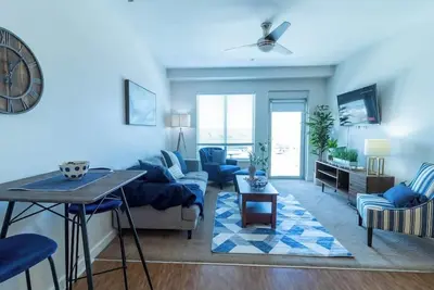 Stunning 2-Bed in Grandview