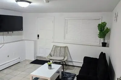 Image de Cozy 1 Br. Centrally located in a serene neighborhood close to bustop and parks