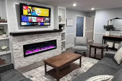 Image de Spacious Retreat with a Hot Tub and Theater Room