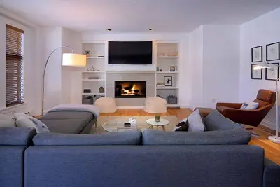 Image de Ski In\/Ski Out \"WestWall Lodge\" Luxury Mountain Accommodation A202