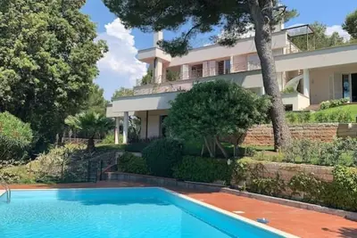 Image de \"Villa with garden, sea view and private pool