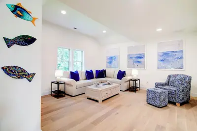 Image de New Build, Heated Plunge Pool, 1 Mi to Downtown!
