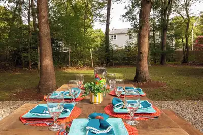 Image de Minutes to Beach, Expansive backyard!