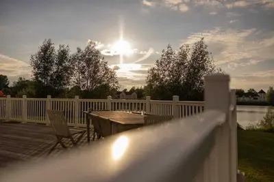 Image de Welcome to Solius, our Castle by the lake