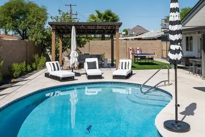 Image de Hazelwood by LuxeKey | Old Town Scottsdale w/ Pool & Ping Pong