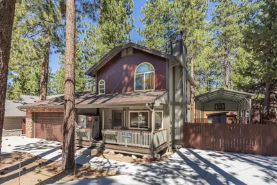 Image de Golden Bear, Hot Tub, perfect mountain getaway. 3x2 Promo