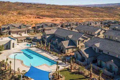 Image de End Unit | Huge Pool & Hot Tub | Fast Internet | By Zion & St George | #1889