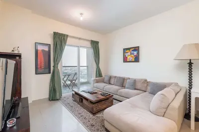 Image de Charming, Sun-Filled 1-Bedroom in Red Residence, Dubai Sports City