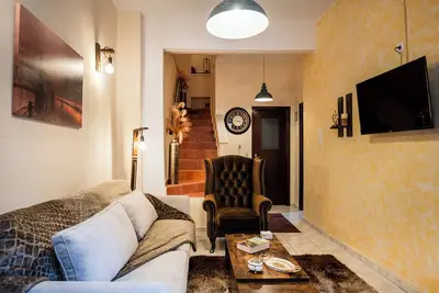 Image de Elegant 2-bedroom maisonette featuring practical amenities and a prime location