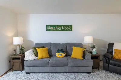 Image de Duplex Near Lambeau Field and Public Park around the corner!