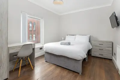Image de Room#3 @ Jubilee House w/ FreeWifi, Desk & SmartTV