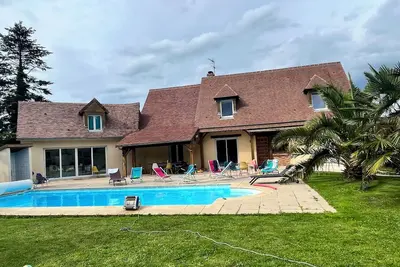 Image de Évasion en Normandie : maison de 220 m² avec piscine à Ouistreham sur 3000 m²