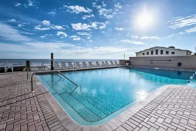 New Wonderful Beach Front Studio in Daytona Beach