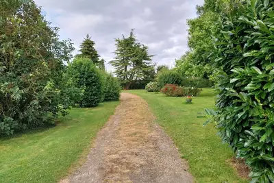 Image de Maison de vacance avec très beau terrain, parking privé idéal pour w. e détente.