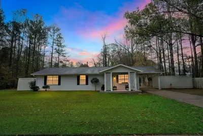 Image de New! Family-Friendly 3br Oasis in Powder Springs
