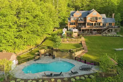 Image de Secluded Luxury Lodge | Heated Pool Open!