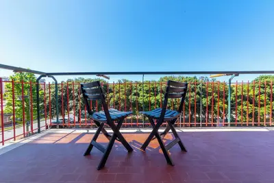 Image de You are 100 meters from the sea!