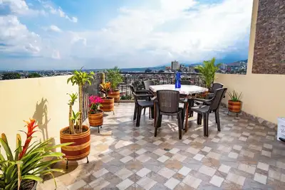 Casa Colonial San Antonio, ideal for family and friends (Private parking)