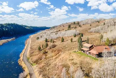 Image de Tranquil cabin on Warm River, Ashton\nBoat ramp access-fly fishing haven.