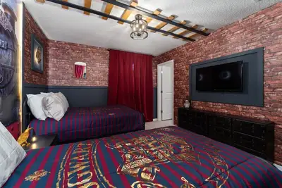 Image de Incredible New 5bd Home All suites with Pool and Bbq Grill!