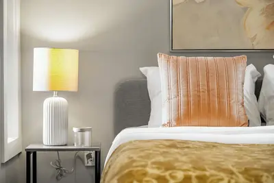 Image de Luxury Cityscape Retreat w/ Hot Tub