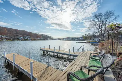 Image de Lake Front Home w/Dock, Kayak, Canoe Right On Lake Hopatcong w/Ac Wifi Huge Deck