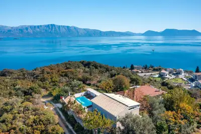 Image de Villa 'Brandnew Exclusive Lefkada Gr' avec vue sur la mer, Wi-Fi et climatisation