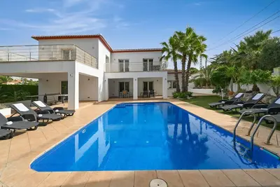 Image de Villa \"Angels\" avec vue sur les montagnes, Wi-Fi et climatisation