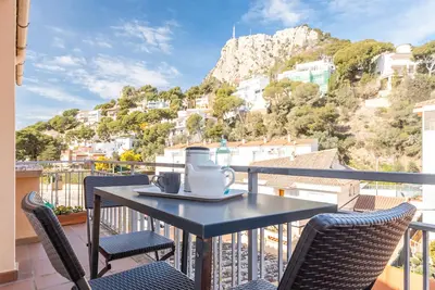 Image de Appartement 'Entre Mer Et Montagne' avec vue sur les montagnes et terrasse privée