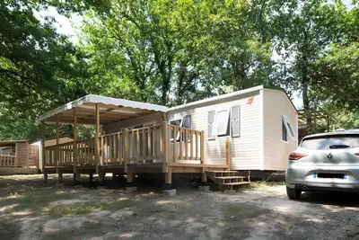Image de Mobilhome Confort 4 Personnes 61' avec Terrasse Privée, Jardin Privé et Wi-Fi
