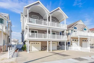 Image de Beautiful Sea Isle Home with Awesome Outside Seating