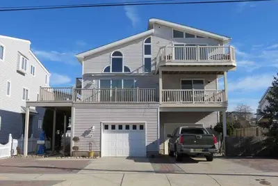 Image de Beach Block 5 Bedroom home located in Townsend Inlet- Perfect Location!