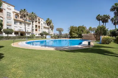 Image de Appartement 'Apartamento Los Jardines' avec piscine partagée, Wi-Fi et climatisation
