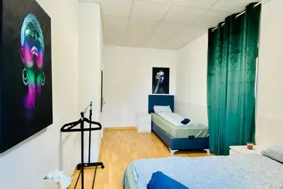 Image de Bright Room in Shared Apt with Easy City Access