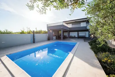 Image de Beachfront villa Mihovil with direct beach access