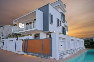 Spacious 5-bedroom villa in welcoming Karandoli with Ac, WiFi And Much More! !