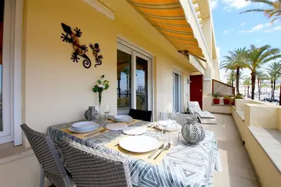 Image de Appartement élégant avec Wifi, clima, vue sur mer, Marina en première ligne près de la plage et bars