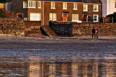 Image de Beautiful cottage opposite Port Erin bay. Garden above beach. Fabulous sunsets!
