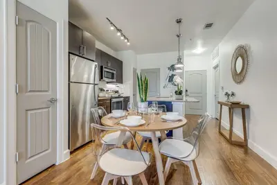 Image de Big 1b w Pool Near Toyota 2211