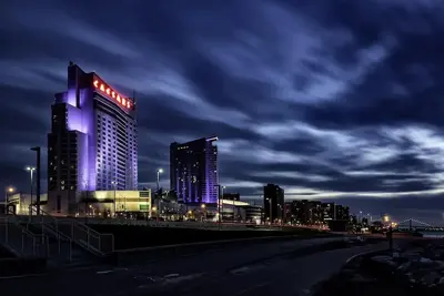Image de Enjoy the Hot Tub while staying close to Caesars, Riverfront, Downtown & Dining!